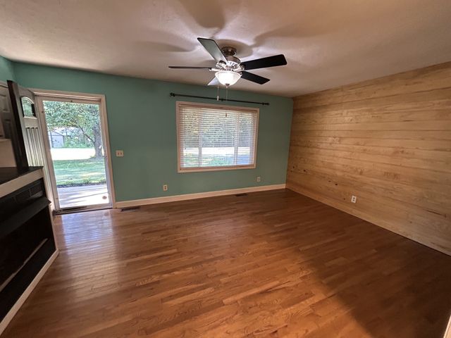 106 Shore Dr, Big Sandy, TN 38221