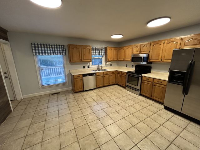 106 Shore Dr, Big Sandy, TN 38221