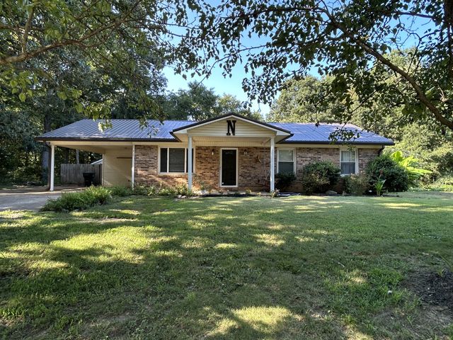 106 Shore Dr, Big Sandy, TN 38221