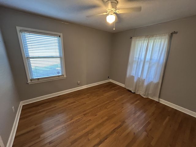 106 Shore Dr, Big Sandy, TN 38221