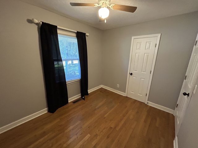 106 Shore Dr, Big Sandy, TN 38221