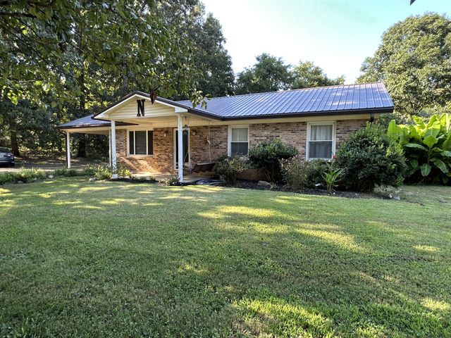 106 Shore Dr, Big Sandy, TN 38221