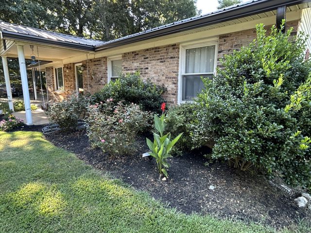 106 Shore Dr, Big Sandy, TN 38221