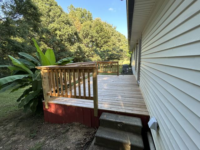 106 Shore Dr, Big Sandy, TN 38221