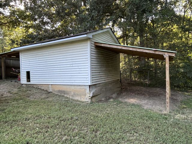 106 Shore Dr, Big Sandy, TN 38221