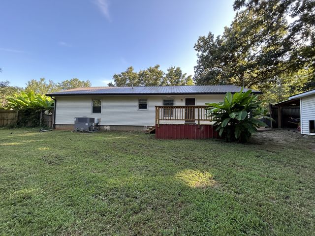 106 Shore Dr, Big Sandy, TN 38221