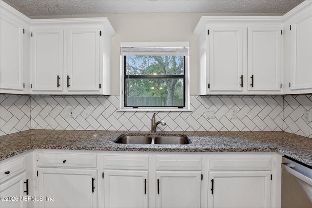 9614 MAYVILLE Drive E, Jacksonville, FL 32222