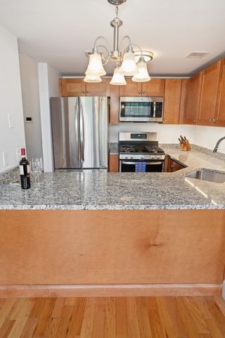 52 Sanborn Street 202, Reading, MA 01867