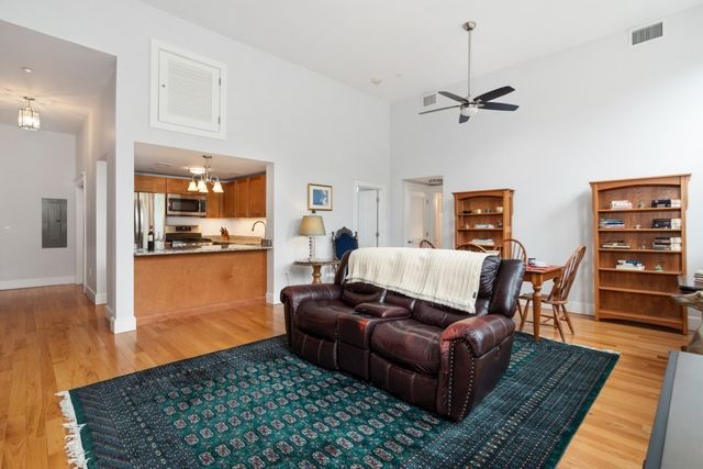52 Sanborn Street 202, Reading, MA 01867