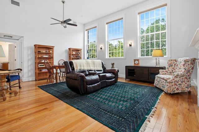 52 Sanborn Street 202, Reading, MA 01867