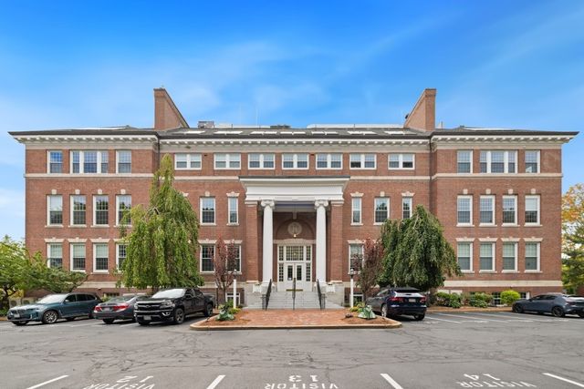 52 Sanborn Street 202, Reading, MA 01867