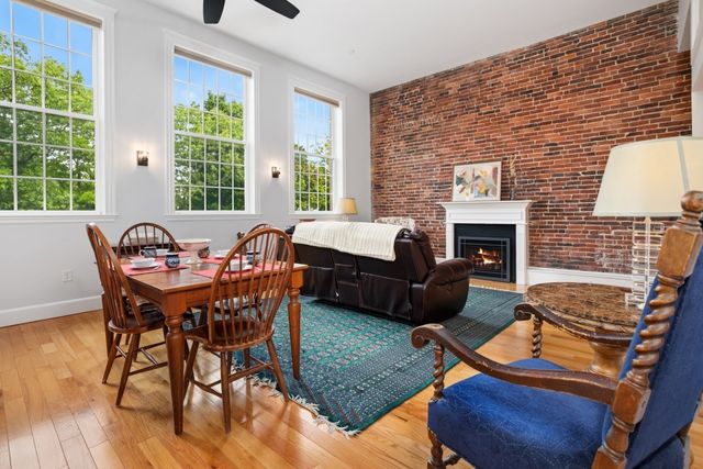52 Sanborn Street 202, Reading, MA 01867
