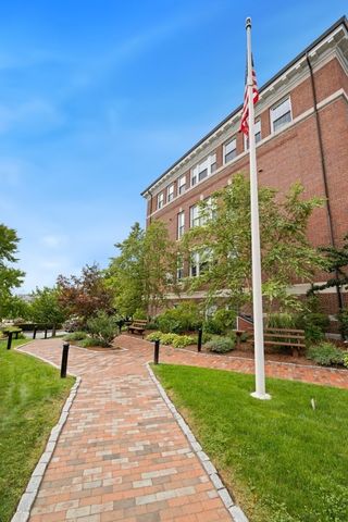 52 Sanborn Street 202, Reading, MA 01867