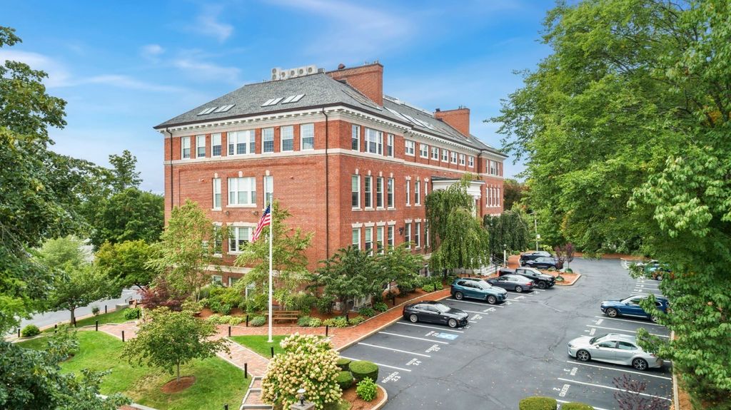 52 Sanborn Street 202, Reading, MA 01867