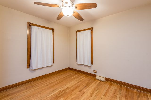 49 S Lewis Avenue, Waukegan, IL 60085