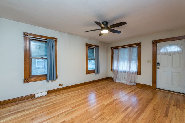 49 S Lewis Avenue, Waukegan, IL 60085
