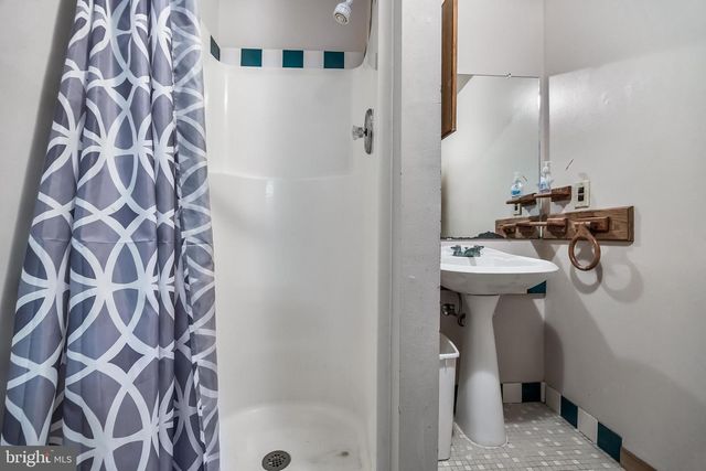 1025 LINDEN AVE, Williamstown, NJ 08094