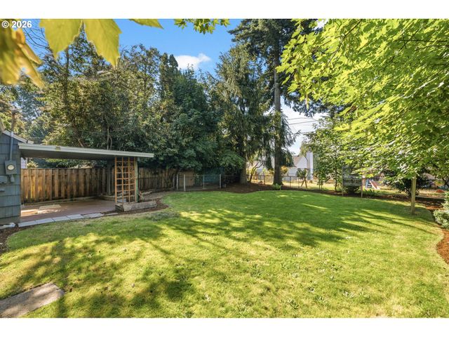 9218 Se WASHINGTON St, Portland, OR 97216