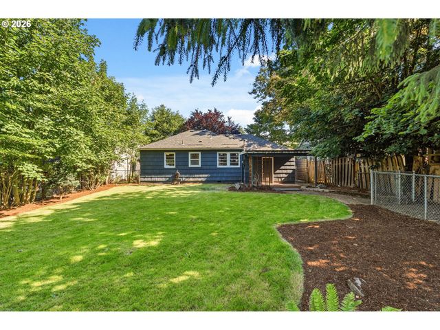 9218 Se WASHINGTON St, Portland, OR 97216