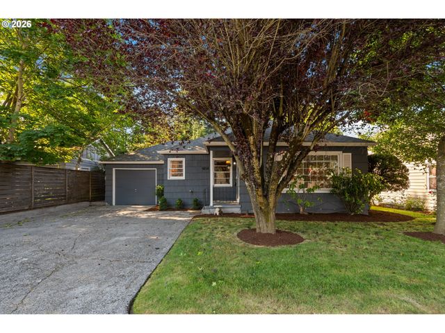 9218 Se WASHINGTON St, Portland, OR 97216