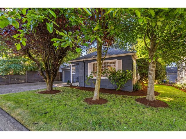 9218 Se WASHINGTON St, Portland, OR 97216