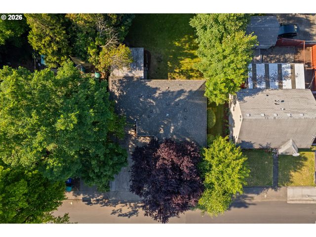9218 Se WASHINGTON St, Portland, OR 97216