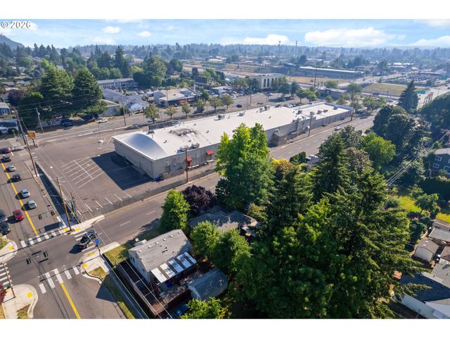 9218 Se WASHINGTON St, Portland, OR 97216