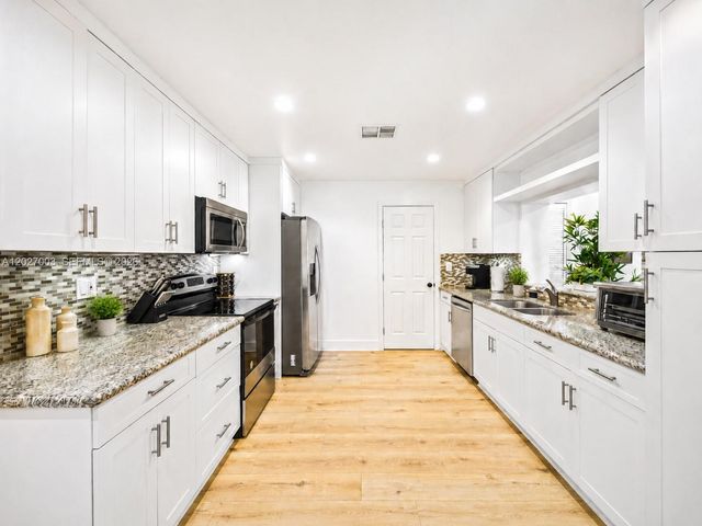 2761 SW 92nd Place, Miami, FL 33165