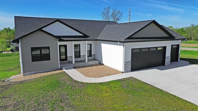 101 Pine Ridge Road, New Hartford, IA 50660