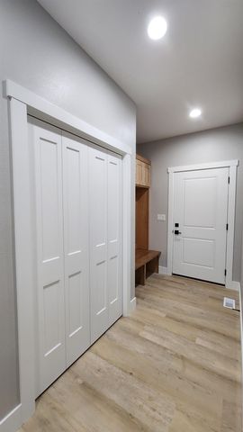 101 Pine Ridge Road, New Hartford, IA 50660