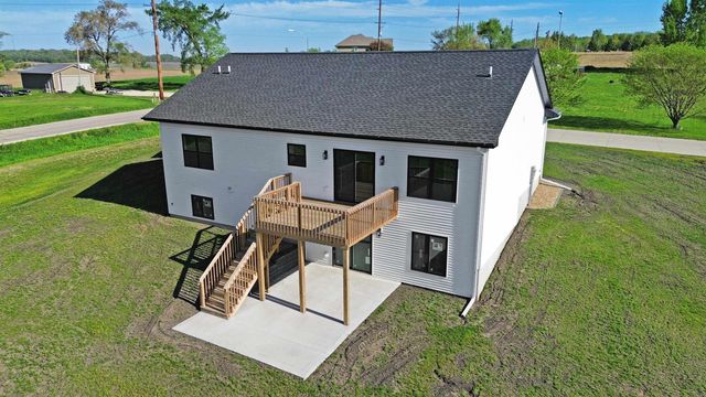 101 Pine Ridge Road, New Hartford, IA 50660