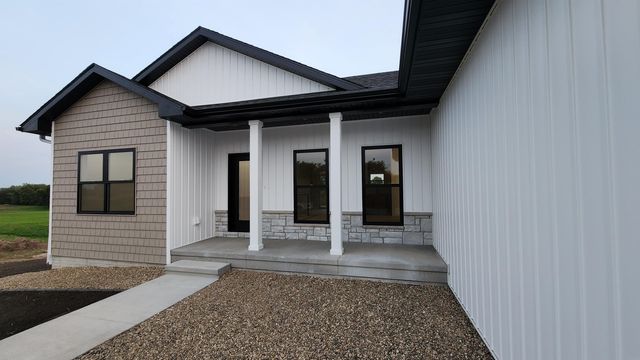 101 Pine Ridge Road, New Hartford, IA 50660