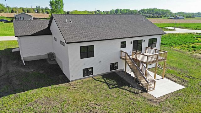 101 Pine Ridge Road, New Hartford, IA 50660