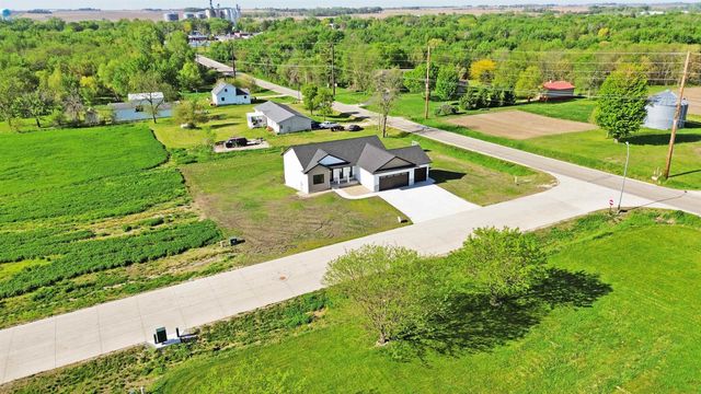 101 Pine Ridge Road, New Hartford, IA 50660