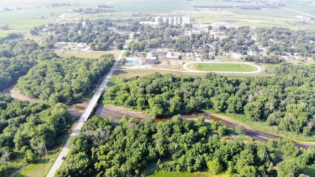 101 Pine Ridge Road, New Hartford, IA 50660