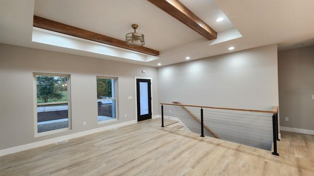 101 Pine Ridge Road, New Hartford, IA 50660