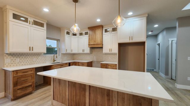 101 Pine Ridge Road, New Hartford, IA 50660