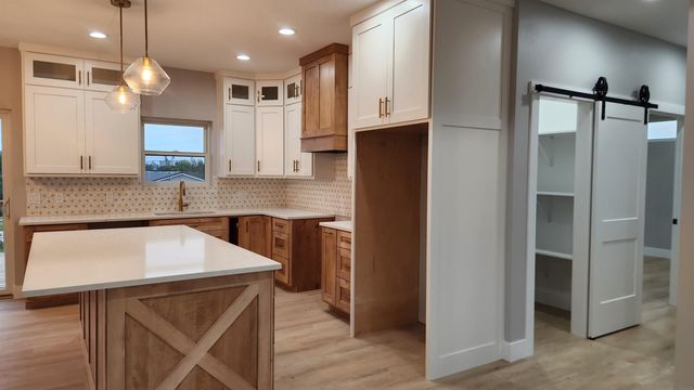 101 Pine Ridge Road, New Hartford, IA 50660