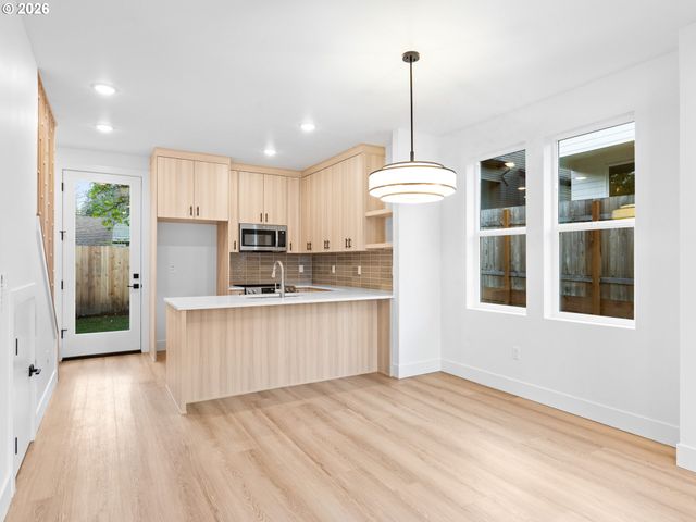 4538 Sw Garden Home Rd, Portland, OR 97219