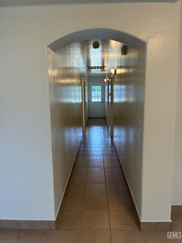 6810 Lowry Street, Bakersfield, CA 93307