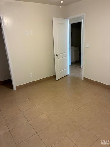 6810 Lowry Street, Bakersfield, CA 93307