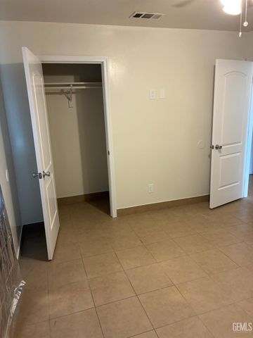 6810 Lowry Street, Bakersfield, CA 93307