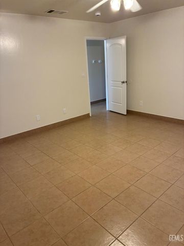 6810 Lowry Street, Bakersfield, CA 93307