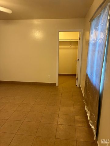 6810 Lowry Street, Bakersfield, CA 93307