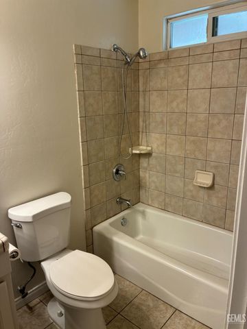 6810 Lowry Street, Bakersfield, CA 93307