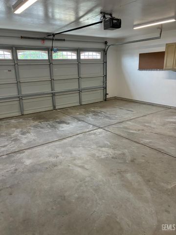 6810 Lowry Street, Bakersfield, CA 93307