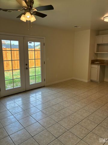 6810 Lowry Street, Bakersfield, CA 93307