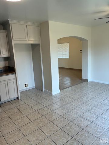 6810 Lowry Street, Bakersfield, CA 93307