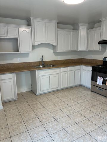 6810 Lowry Street, Bakersfield, CA 93307