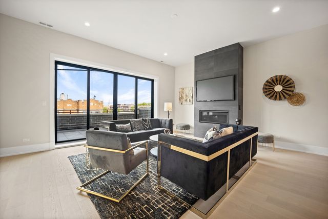 4353 N Richmond Avenue 2N, Chicago, IL 60618